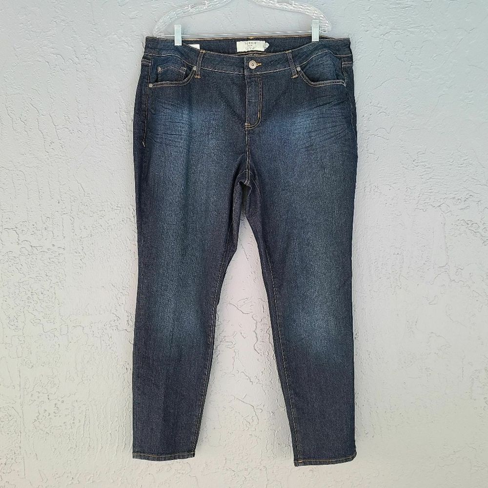 Torrid Curvy Skinny Jeans SZ 20S Short Dark Blue